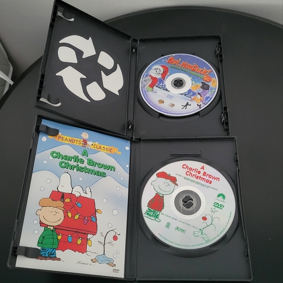 Set of 2 Holiday Classic Childrens movies -Christmas-Looney Tunes -Charlie Brown - Picture 3 of 3